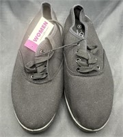 Size 8 Women's Black Canvas Shoes by Bobbie Brooks