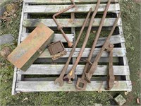QTY OF OLD TOOLS, VICE, METER COVER & TOOL BOX.