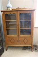 OAK ANTIQUE CHINA CABINET -GREAT CONDITION