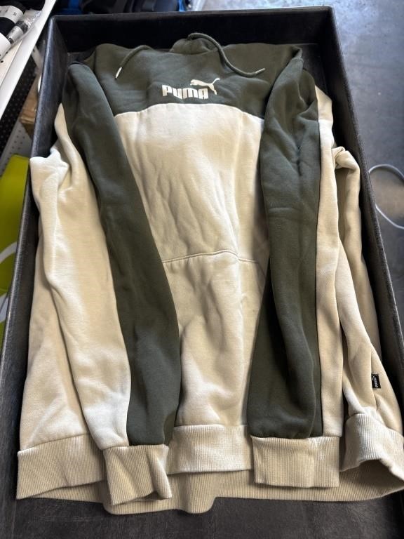 Puma hoodie L