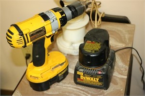 DeWalt Cordlesss Drill with 2 Batteries & Charger