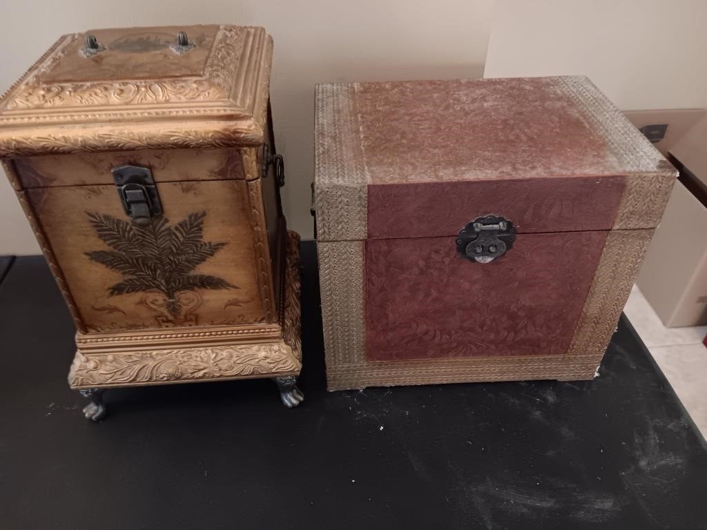 two decorator boxes with lids