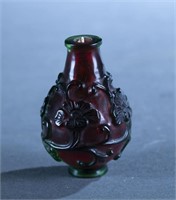 Chinese Peking Glass cameo snuff bottle.