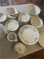 Large Incomplete Occupied in Japan Dinner Set