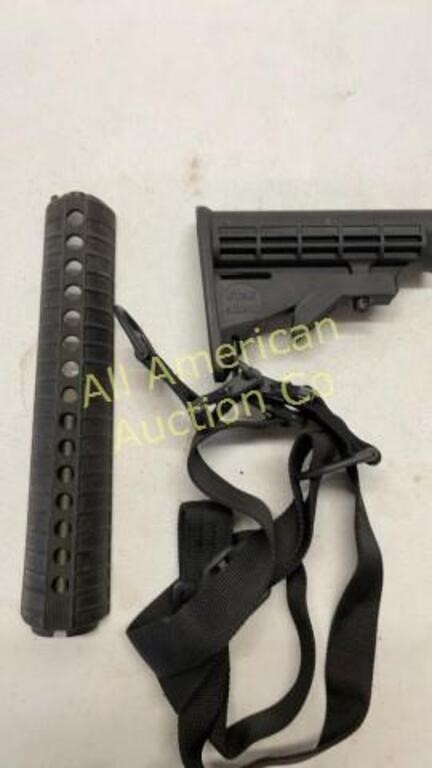 Mixed lot of a butttstock, hand guard & sling