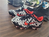 NIKE CLEATS SIZE 1Y