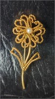 12KFG Gold Flower Brooch W Cultured Pearl Accent