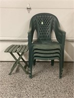 4 PLASTIC PATIO CHAIRS WITH FOLD UP PATIO TABLE