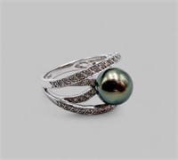 14kt WHITE GOLD DIAMOND & PEARL RING