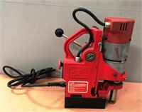 L-MILWAUKEE ELECTROMAGNETIC DRILL PRESS