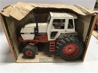Ertl 1/16 Scale Case 2590 Tractor With Box