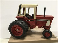 Ertl 1/16 Scale IH 1586 Tractor