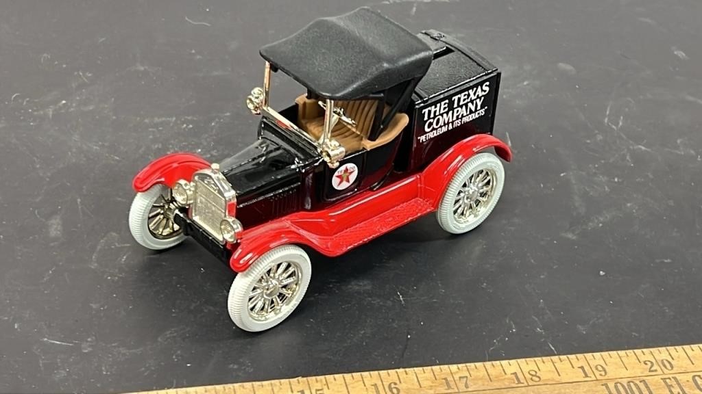 ERTL 1/25 scale 1918 Ford Model T Runabout. Texas