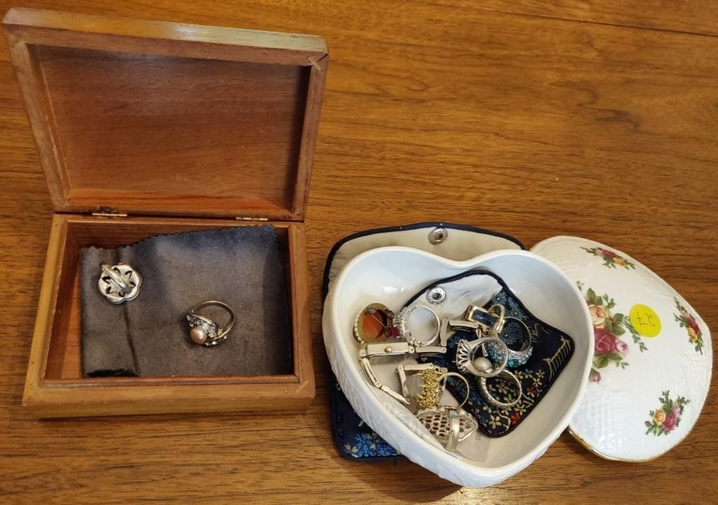 Assorted Jewelry & Boxes