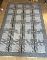 5x8ft area rug. Good condition