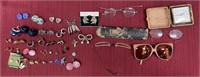 Assorted costume jewelry, 25 pairs of earrings, 2