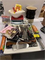 TRAY OF KITCHEN UTENCILS, POWER CUPS, SIL-PIN &