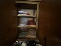 REMAINING CONTENTS OF KITCHEN CABINENTS