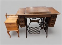 EARLY 20TH CENTURY SINGER SEWING TABLE