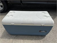 Large 40 inch igloo cooler (has busted hinges)