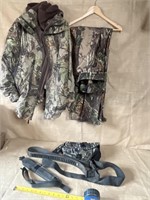 Cabelas Camo jacket & Pants w accessories