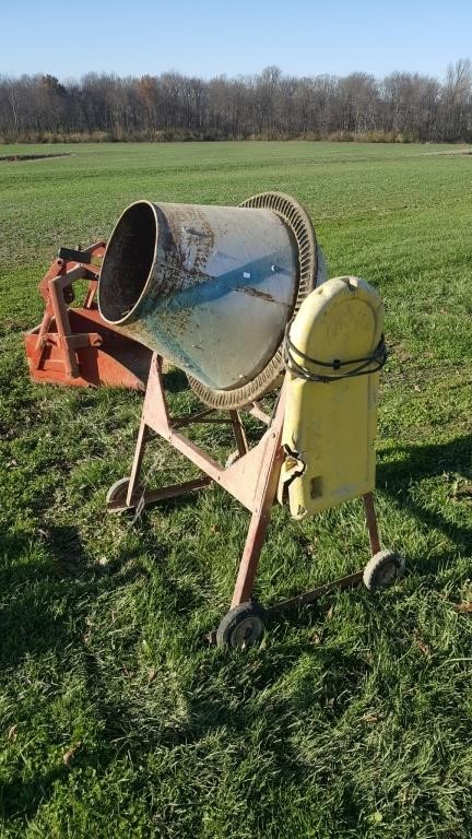 Buthyl & Frances Luff Estate JD 4020 Equipment Tools Mowers