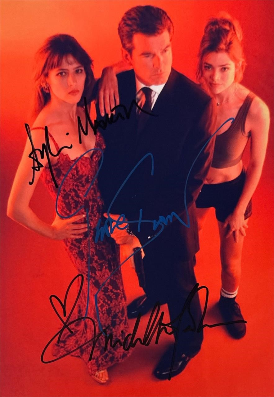 Autograph COA 007 World Is Not Enough Photo