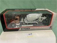 Kenworth Concrete mixer First Gear 1/50 NIB