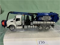 Kenworth truck w/Vactor Pump 1/50 NIB