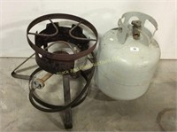 Propane grill and propane tank