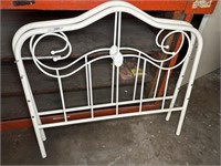 Twin iron bed no rails