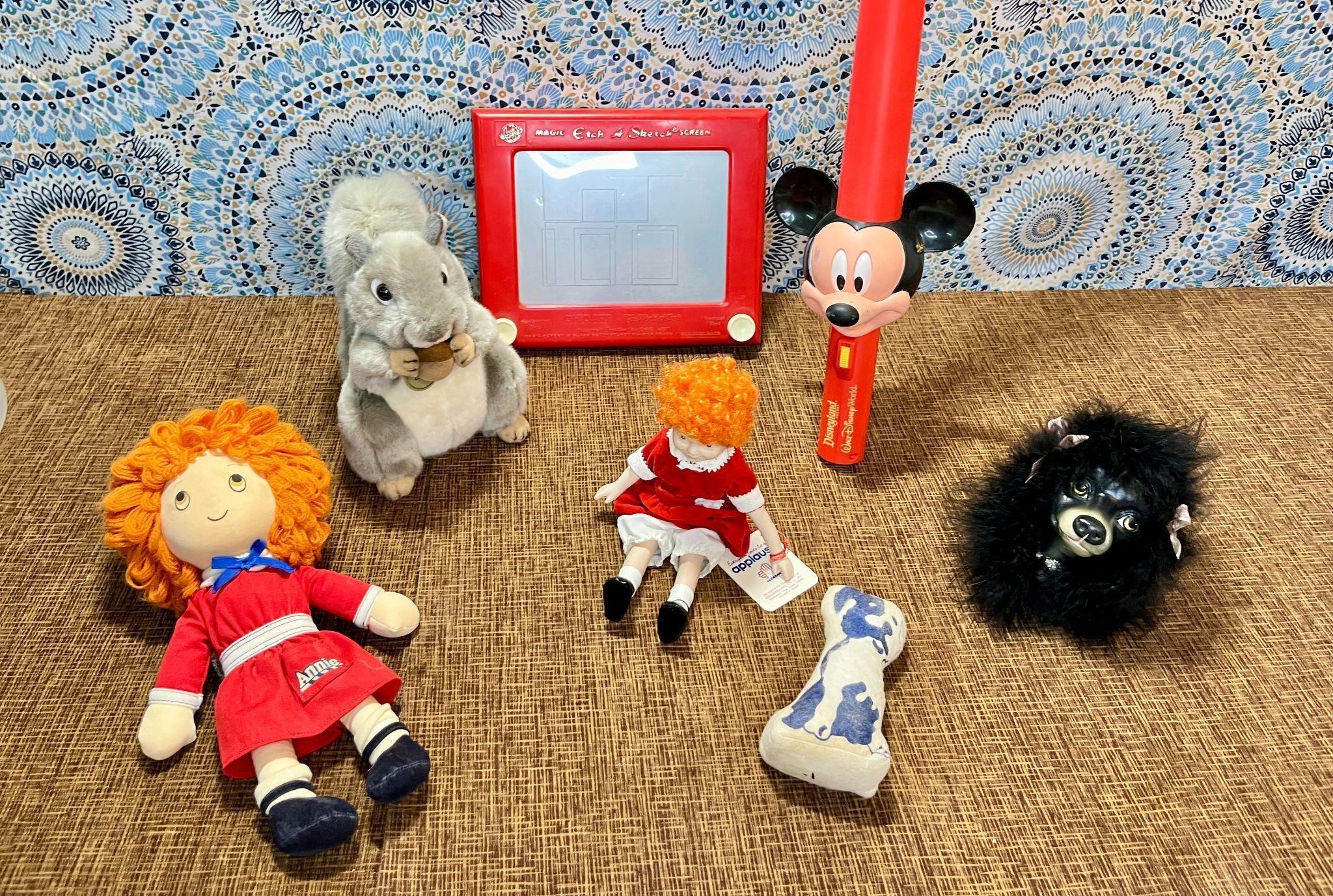 Mixed Collectibles Annie Mickey Mouse Etch Sketch