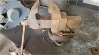 Bench vise