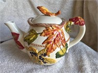 BICO Ceramic Teapot with Leaf Design