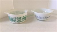 Vintage Pyrex bowls include one small nesting