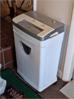 Staples Paper Shredder - 12 Sheet Capacity