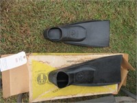 Diving Fins (Size 8-9 1/2)