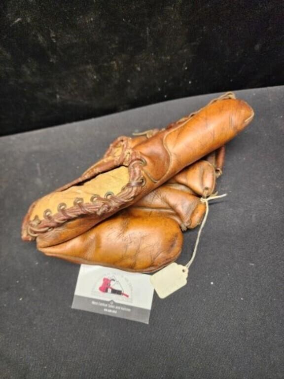 Vinatge Rawlings Glove