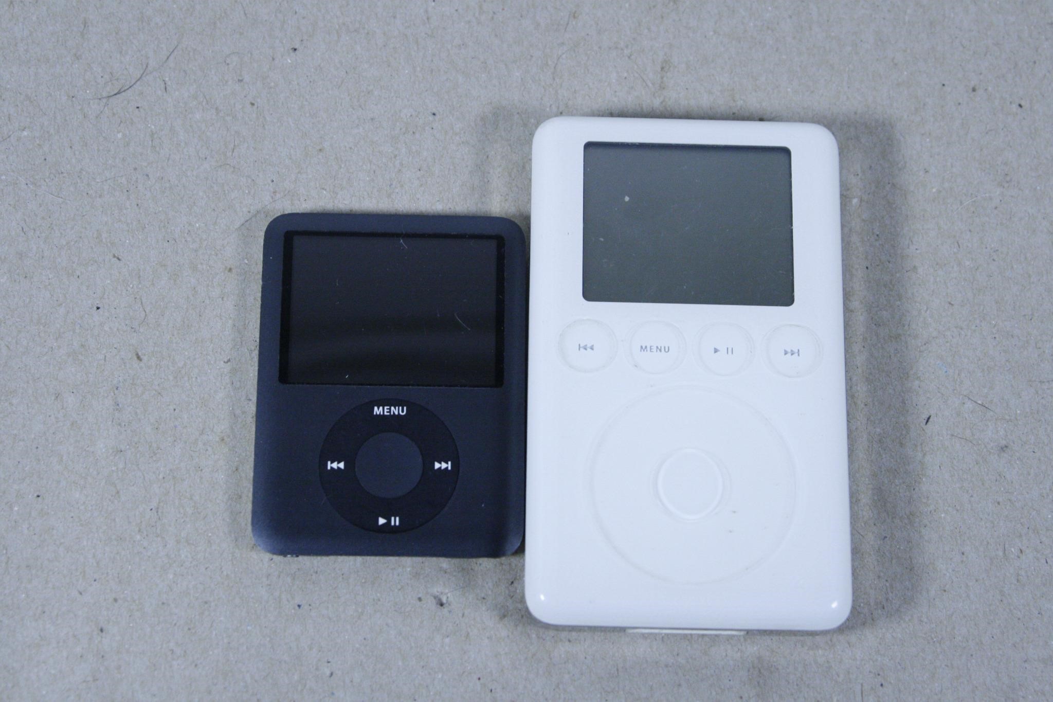 2 IPODS