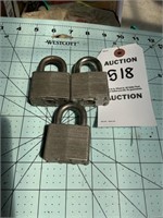 3 Master Locks