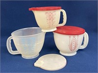 Tupperware measuring cups with extra lid