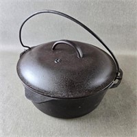 Lodge #8 Cast Iron Dutch Oven