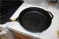 Utopia kitchen cast iron pan