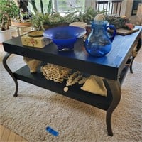 M153 Square coffee table NOT CONTENTS