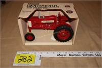 Ertl Farmall 350 in box