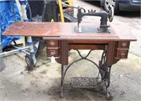 TREADLE DOMESTIC SEWING MACHINE