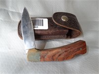 Quality Buck Knife in Leather Case