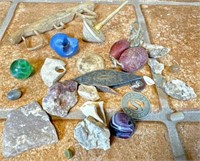 Miscellaneous antique trade beads, token, marbles