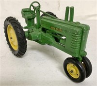 1/16 John Deere Tractor