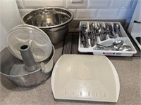 Misc Kitchenware: Mixing bowls, Silverware,